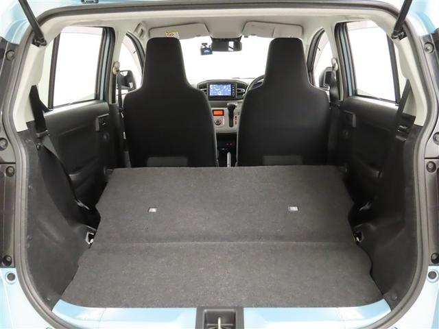 後席を倒すと、長尺の荷物の積載も可能になります。