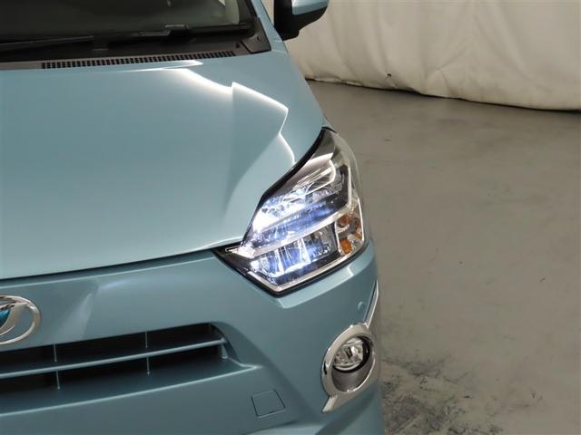 精悍な目つきのＬＥＤヘッドランプを装備しております。