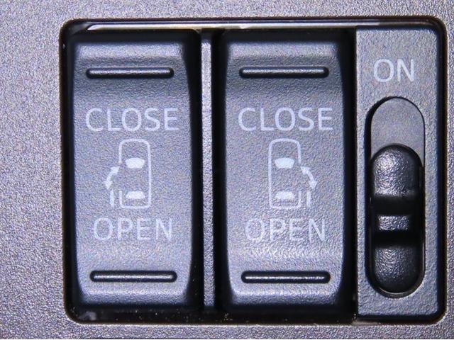 ルーミー G S トヨタ純正ナビ装着 オートエアコン装着 シートヒーター装着 ETC車載付き Bluetooth機能搭載 スマートアシスト(3枚目)