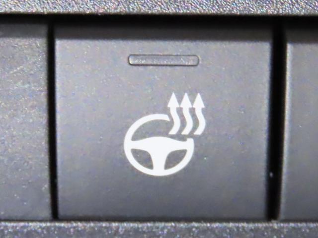 ヤリス ハイブリッドZ トヨタ純正ナビ装着 メーカーナビ装着 Bluetooth機能搭載 ETC2.0車載器 ステアリングヒーター装着 トヨタセーフティセンス搭載 パノラミックビューモニター装備(4枚目)