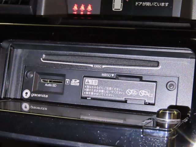 ＣＤ・ＤＶＤの再生が可能です。ＳＤカードスロットも装備しています。