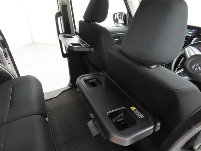 シートバックトレーを装備しています。便利な装備ですよね。