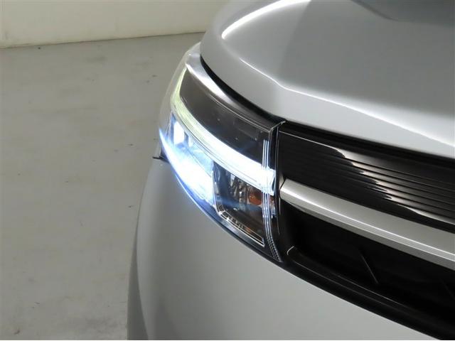 精悍な目つきのＬＥＤヘッドランプを装備しております。