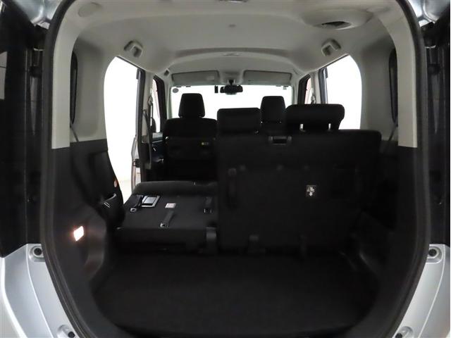 後席は分割可倒式です。使い勝手もいいですよ。