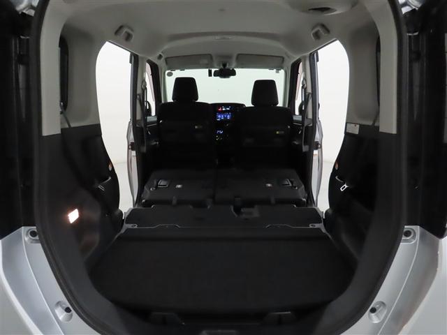 後席を格納すると大きな荷室空間が出現します。ぜひ現車でご確認ください。
