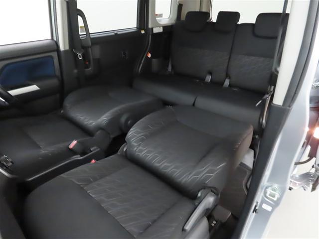 フロントシートを倒すことでフラットな空間がひろがります。使い勝手もいいですよ。