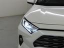 精悍な目つきのLEDヘッドランプを装備しております。