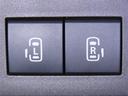 両側電動スライドドアを装備しております。