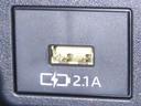 充電用USB端子を装備しております。
