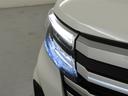 精悍な目つきのLEDヘッドランプを装備しております。