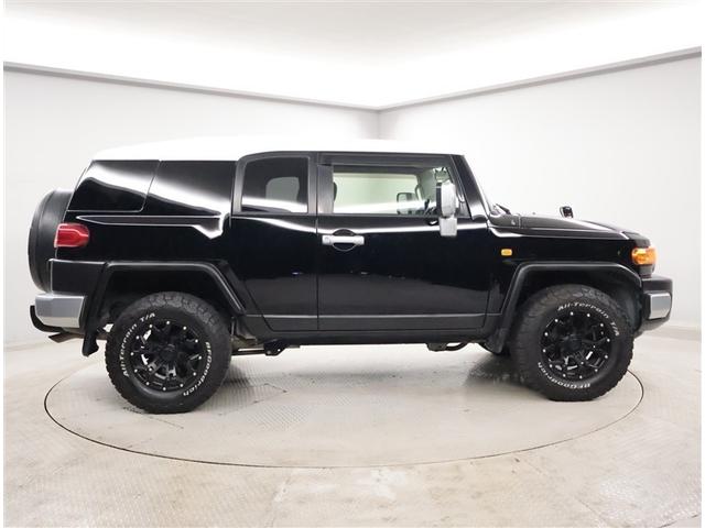 ＦＪクルーザー カラーパッケージ　ワイヤレスキー　エアコン　記録簿付き　盗難防止システム　横滑り防止　助手席エアバッグ　ワンセグ　アルミホイール　メモリーナビ　カーテンエアバック　パワーウィンドウ　ＡＢＳ　ＥＴＣ車載器　エアバッグ（4枚目）