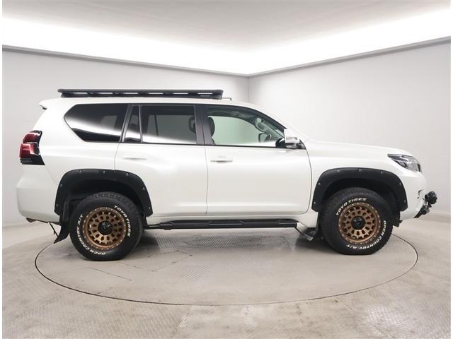 ランドクルーザープラド ＴＸ　Ｌパッケージ　リアカメラ　スマートキ　盗難防止　キーレスエントリー　ＥＴＣ装備　３列席　ＤＶＤ再生可　エアコン　ＬＥＤランプ　レザー　アルミホイール　パートタイム４ＷＤ　横滑り防止システム　フルＴＶ　メモリーナビ（4枚目）