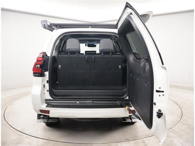 ランドクルーザープラド ＴＸ　Ｌパッケージ　リアカメラ　スマートキ　盗難防止　キーレスエントリー　ＥＴＣ装備　３列席　ＤＶＤ再生可　エアコン　ＬＥＤランプ　レザー　アルミホイール　パートタイム４ＷＤ　横滑り防止システム　フルＴＶ　メモリーナビ（32枚目）