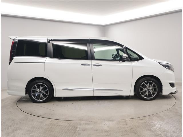 エスクァイア ハイブリッドGiプレミアムパッケジブラックテーラード 誤発進抑制機能 エアロ Bカメラ スマートキー ナビ&TV イモビライザー LEDランプ ETC車載器 クルーズコントロール アルミ 地デジ 横滑り防止装置 キーレス ミュージックプレイヤー接続可(4枚目)