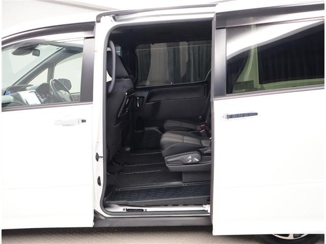 ヴォクシー ZS 煌II スマートキー・プッシュスタート バックガイドモニター セキュリティアラーム 両側パワスラドア ETC車載器 地デジテレビ 記録簿付き VSC LEDライト 助手席エアバック キーレスエントリー AC(23枚目)