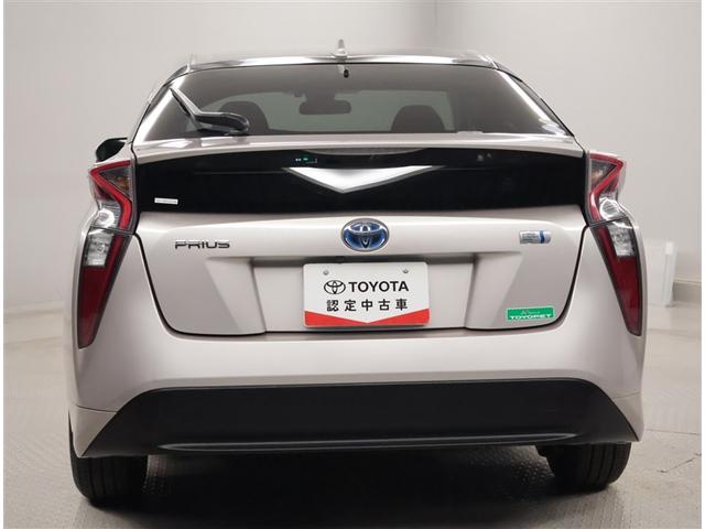 プリウス Ｓ　ＬＥＤヘット　盗難防止システム　スマキー　ＡＣ　ナビ＆ＴＶ　メディアプレイヤー接続　横滑り防止システム　バックガイドモニター　アルミホイール　運転席パワーウィンドウ　整備点検記録簿　サイドエアバック（2枚目）
