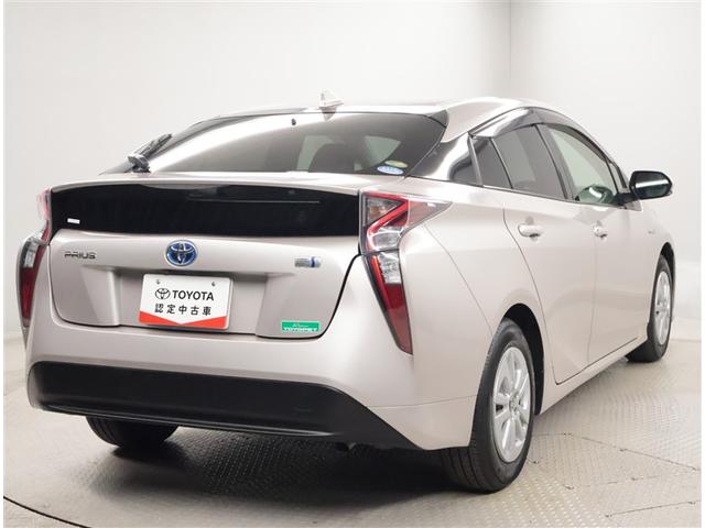 プリウス Ｓ　ＬＥＤヘット　盗難防止システム　スマキー　ＡＣ　ナビ＆ＴＶ　メディアプレイヤー接続　横滑り防止システム　バックガイドモニター　アルミホイール　運転席パワーウィンドウ　整備点検記録簿　サイドエアバック（3枚目）
