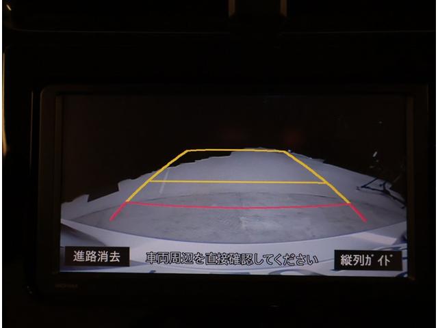 プリウス Ｓ　ＬＥＤヘット　盗難防止システム　スマキー　ＡＣ　ナビ＆ＴＶ　メディアプレイヤー接続　横滑り防止システム　バックガイドモニター　アルミホイール　運転席パワーウィンドウ　整備点検記録簿　サイドエアバック（9枚目）