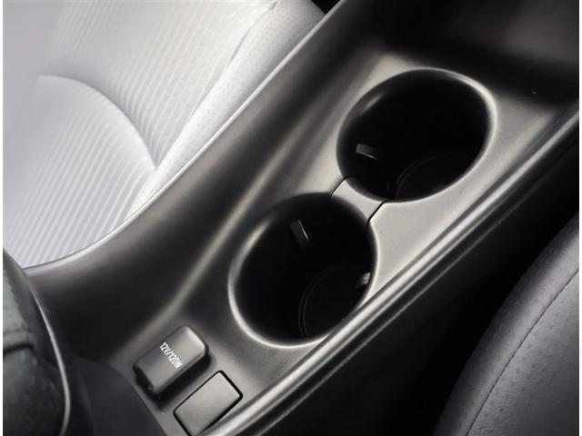 プリウス Ｓ　ＬＥＤヘット　盗難防止システム　スマキー　ＡＣ　ナビ＆ＴＶ　メディアプレイヤー接続　横滑り防止システム　バックガイドモニター　アルミホイール　運転席パワーウィンドウ　整備点検記録簿　サイドエアバック（11枚目）