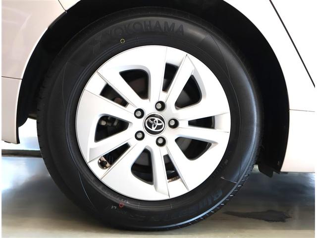 プリウス Ｓ　ＬＥＤヘット　盗難防止システム　スマキー　ＡＣ　ナビ＆ＴＶ　メディアプレイヤー接続　横滑り防止システム　バックガイドモニター　アルミホイール　運転席パワーウィンドウ　整備点検記録簿　サイドエアバック（18枚目）