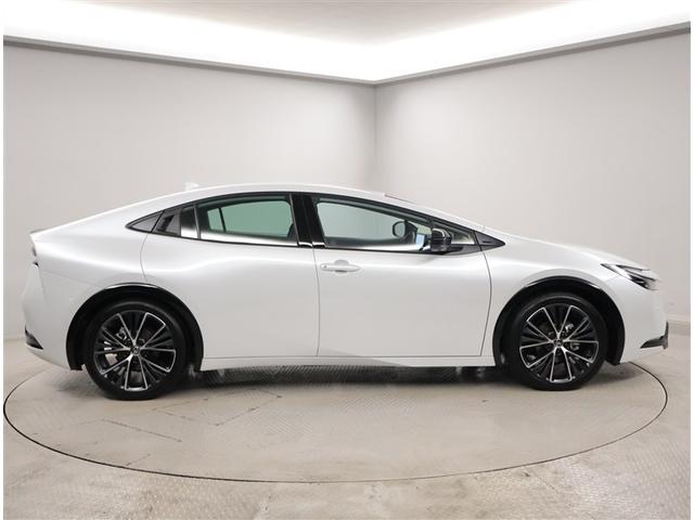 プリウス Ｚ　リアカメラ　プリクラッシュ　ＰＷシート　メモリナビ　ＡＣ１００Ｖ電源　ＬＥＤランプ　ナビ・ＴＶ　オートクルーズ　アルミホイール　ドライブレコーダ　ＡＣ　運転席エアバッグ　横滑り防止装置　ＥＴＣ付（4枚目）