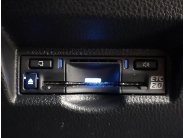 ノア ハイブリッドＳ－Ｚ　横滑り防止機能　エアバッグ　オートクルーズコントロール　地デジ　両側自動ドア　ダブルエアコン　スマートエントリー　ＬＥＤランプ　バックモニター　メモリナビ　３列シート　ＥＴＣ付き　ＡＢＳ　ＡＣ１００Ｖ（25枚目）