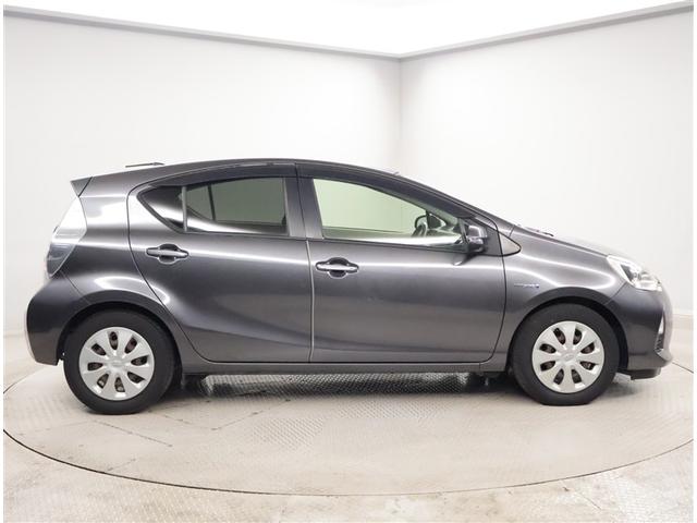 アクア Ｇ　バックモニタ　セキュリティー　メンテナンスノート　デュアルエアバック　ナビＴＶ　ＨＤＤナビゲーション　パワーウィンドウ　地デジ　ＥＳＣ　ＡＴエアコン　ＡＢＳ　パワーステアリング　運転席エアバッグ（4枚目）