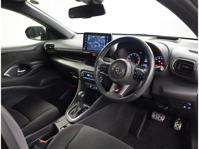 ＧＲヤリス ＲＳ　スマートキ　助手席エアバッグ　ＥＴＣ付　サイドエアバッグ　バックカメラ　ＬＥＤヘッドライ　横滑り防止機能　オートクルーズコントロール　キーレス　メモリーナビ　点検記録簿　アルミホイール　ＡＢＳ　ナビ（5枚目）