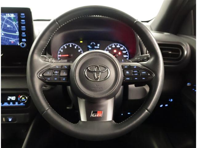 ＧＲヤリス ＲＳ　スマートキ　助手席エアバッグ　ＥＴＣ付　サイドエアバッグ　バックカメラ　ＬＥＤヘッドライ　横滑り防止機能　オートクルーズコントロール　キーレス　メモリーナビ　点検記録簿　アルミホイール　ＡＢＳ　ナビ（6枚目）