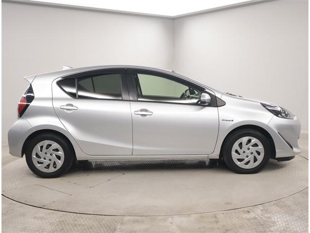 アクア Ｓ　スマートキープッシュスタート　キーレスエントリ　イモビ　ナビ＆ＴＶ　オートエアコン　デュアルエアバック　ＥＳＣ　Ｂカメラ　パワーウィンドウ　ＥＴＣ　ＳＲＳ　ワンセグＴＶ　パワーステアリング　ＡＢＳ（4枚目）