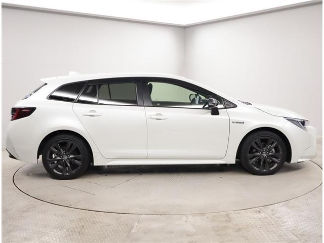 カローラツーリング ハイブリッド　ダブルバイビー　追突軽減ブレーキ　バックモニタ　地デジフルセグ　横滑防止　ナビＴＶ　スマキー　ＬＥＤライト　デュアルエアバッグ　エアコン　オートクルーズ　サイドエアバッグ　ＥＴＣ付　ＰＳ　キーフリー　ＡＢＳ　盗難防止（4枚目）