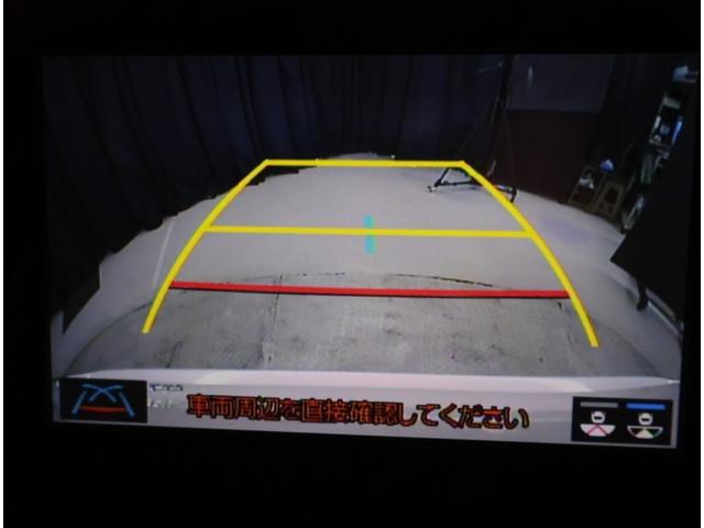 カローラツーリング ハイブリッド　ダブルバイビー　追突軽減ブレーキ　バックモニタ　地デジフルセグ　横滑防止　ナビＴＶ　スマキー　ＬＥＤライト　デュアルエアバッグ　エアコン　オートクルーズ　サイドエアバッグ　ＥＴＣ付　ＰＳ　キーフリー　ＡＢＳ　盗難防止（9枚目）