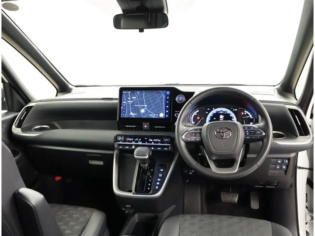 ヴォクシー ハイブリッドＳ－Ｚ　パワーウィンドウ　ＤＶＤ再生機能　インテリキー　横滑防止装置　地デジＴＶ　アクティブクルーズコントロール　フルオートエアコン　リアカメラ　エアバッグ　ＡＢＳ　１００Ｖ充電　ナビＴＶ　ＷＡＣ　キーレス（5枚目）