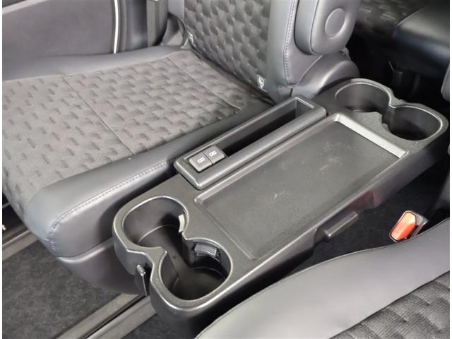 ヴォクシー ハイブリッドＳ－Ｚ　パワーウィンドウ　ＤＶＤ再生機能　インテリキー　横滑防止装置　地デジＴＶ　アクティブクルーズコントロール　フルオートエアコン　リアカメラ　エアバッグ　ＡＢＳ　１００Ｖ充電　ナビＴＶ　ＷＡＣ　キーレス（17枚目）