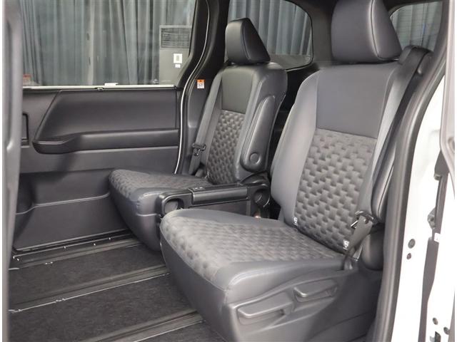 ヴォクシー ハイブリッドＳ－Ｚ　パワーウィンドウ　ＤＶＤ再生機能　インテリキー　横滑防止装置　地デジＴＶ　アクティブクルーズコントロール　フルオートエアコン　リアカメラ　エアバッグ　ＡＢＳ　１００Ｖ充電　ナビＴＶ　ＷＡＣ　キーレス（19枚目）