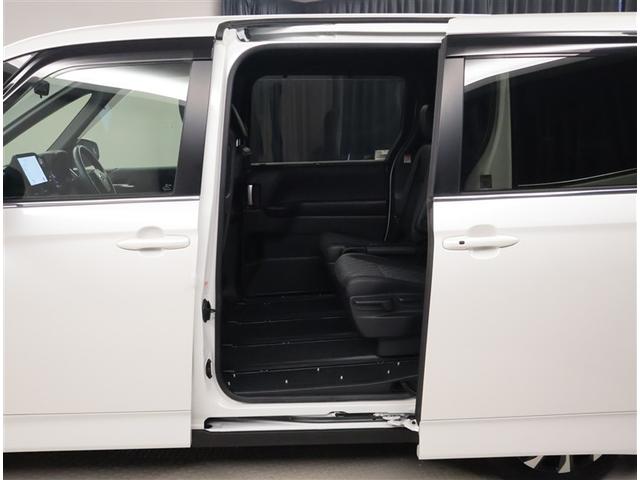 ヴォクシー ハイブリッドＳ－Ｚ　パワーウィンドウ　ＤＶＤ再生機能　インテリキー　横滑防止装置　地デジＴＶ　アクティブクルーズコントロール　フルオートエアコン　リアカメラ　エアバッグ　ＡＢＳ　１００Ｖ充電　ナビＴＶ　ＷＡＣ　キーレス（21枚目）