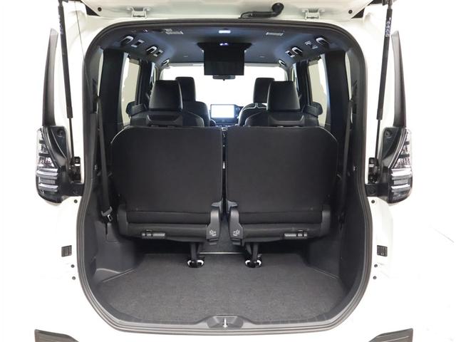 ヴォクシー ハイブリッドＳ－Ｚ　パワーウィンドウ　ＤＶＤ再生機能　インテリキー　横滑防止装置　地デジＴＶ　アクティブクルーズコントロール　フルオートエアコン　リアカメラ　エアバッグ　ＡＢＳ　１００Ｖ充電　ナビＴＶ　ＷＡＣ　キーレス（22枚目）