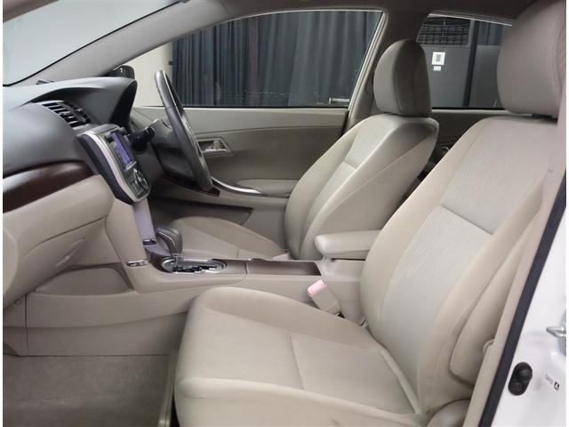 運転席・助手席の足元も大変広々しております。ご来店の際はぜひ、実際のお車でお確かめください。