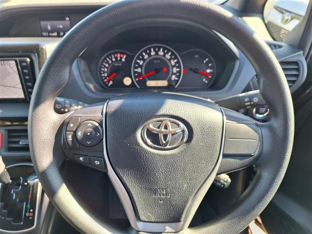 ノア Ｘ　ブレーキサポート　イモビライザー　アイドリングストッ　メンテナンスノート　ＤＶＤ再生可　デュアルエアコン　クルーズＣ　バックモニタ－　地デジＴＶ　ＬＥＤランプ　スマートキ　オートエアコン　ＥＳＣ　３列（8枚目）