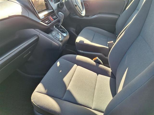 ノア Ｘ　ブレーキサポート　イモビライザー　アイドリングストッ　メンテナンスノート　ＤＶＤ再生可　デュアルエアコン　クルーズＣ　バックモニタ－　地デジＴＶ　ＬＥＤランプ　スマートキ　オートエアコン　ＥＳＣ　３列（17枚目）