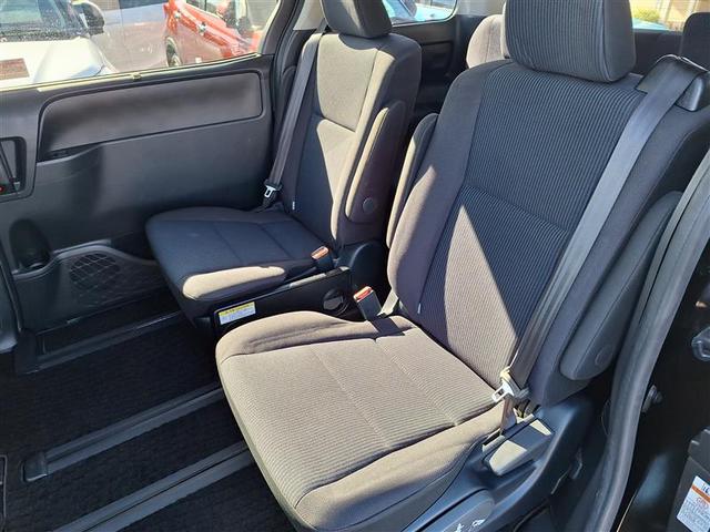 ノア Ｘ　ブレーキサポート　イモビライザー　アイドリングストッ　メンテナンスノート　ＤＶＤ再生可　デュアルエアコン　クルーズＣ　バックモニタ－　地デジＴＶ　ＬＥＤランプ　スマートキ　オートエアコン　ＥＳＣ　３列（18枚目）