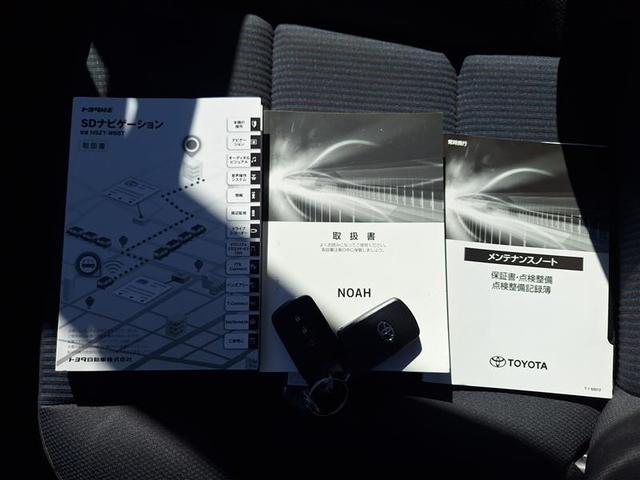 ノア Ｘ　ブレーキサポート　イモビライザー　アイドリングストッ　メンテナンスノート　ＤＶＤ再生可　デュアルエアコン　クルーズＣ　バックモニタ－　地デジＴＶ　ＬＥＤランプ　スマートキ　オートエアコン　ＥＳＣ　３列（24枚目）