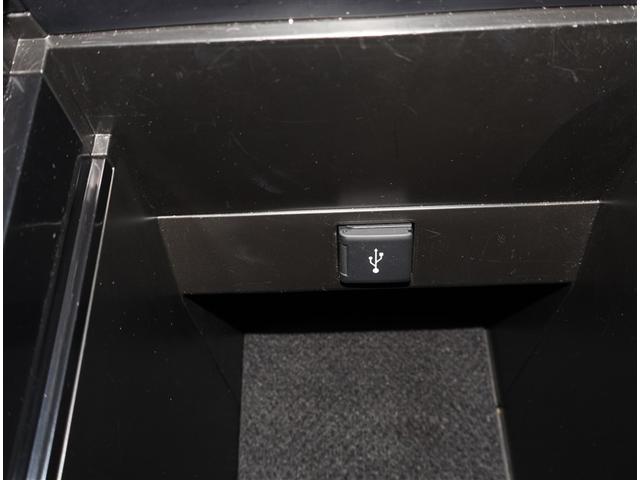 アルファード ２．５Ｓ　タイプゴールド　イモビ　バックモニタ－　ＬＥＤランプ　リアオートエアコン　点検記録簿　ドライブレコーダ　エアコン　ＤＶＤプレーヤー　横滑防止装置　ＡＣ１００Ｖ電源　アルミ　パワーウィンドウ　メディアプレイヤー接続（14枚目）