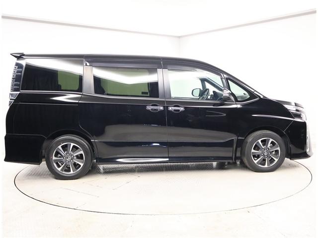 ヴォクシー ＺＳ　煌ＩＩ　スマートキー・プッシュスタート　バックガイドモニター　セキュリティアラーム　両側パワスラドア　ＥＴＣ車載器　記録簿付き　ワンセグＴＶ　ＶＳＣ　ＬＥＤライト　助手席エアバック　キーレスエントリー　ＡＣ（4枚目）