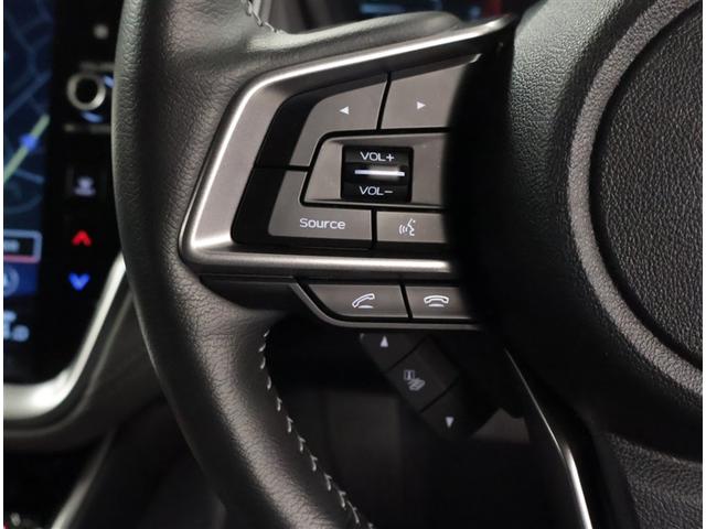 ハンドルのスイッチで各機能の操作を行う事が出来てとっても便利♪