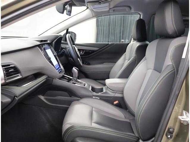 高いホールド性で運転姿勢が安定します。長距離ドライブでも疲れにくいのが魅力です。快適なドライビングライフをお送りください♪