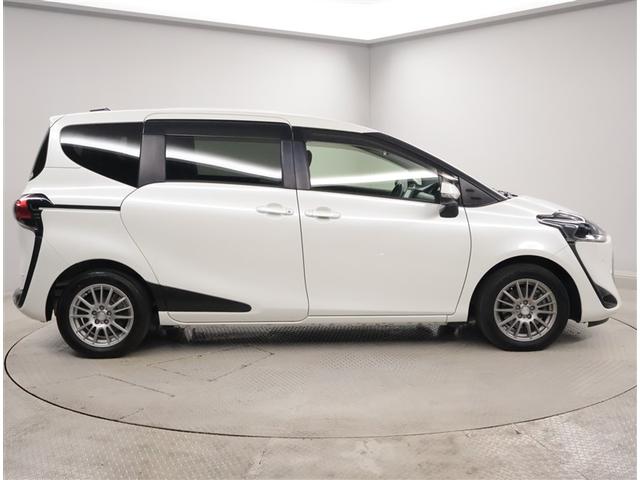 シエンタ Ｇ　クエロ　軽減ブレーキ　両側自動ドア　Ｉストップ　後カメラ　デュアルエアバック　パワーウィンドウ　フルオートエアコン　ＤＶＤ再生可　ウォークスルー　ＬＥＤヘッド　ナビ＆ＴＶ　スマキー　ＶＳＣ　３列　キーレス（4枚目）