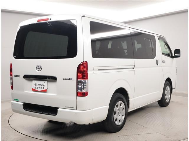 ハイエースバン スーパーＧＬ　ダークプライムＩＩ　衝突回避システム　運転席助手席エアバック　ＥＳＣ　フルフラット　スマートエントリー　ＬＥＤライト　地デジ　エアコン　パワーウィンドウ　エアバック　キーレスエントリー　イモビライザー　パワーステアリング（3枚目）