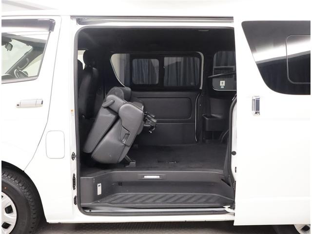 ハイエースバン スーパーＧＬ　ダークプライムＩＩ　衝突回避システム　運転席助手席エアバック　ＥＳＣ　フルフラット　スマートエントリー　ＬＥＤライト　地デジ　エアコン　パワーウィンドウ　エアバック　キーレスエントリー　イモビライザー　パワーステアリング（22枚目）