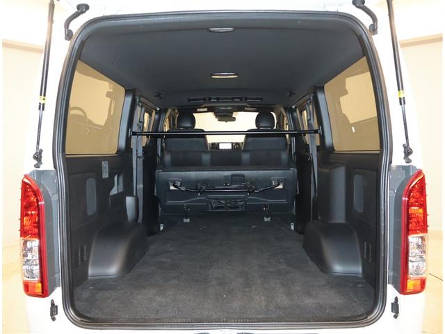 ハイエースバン スーパーＧＬ　ダークプライムＩＩ　衝突回避システム　運転席助手席エアバック　ＥＳＣ　フルフラット　スマートエントリー　ＬＥＤライト　地デジ　エアコン　パワーウィンドウ　エアバック　キーレスエントリー　イモビライザー　パワーステアリング（24枚目）